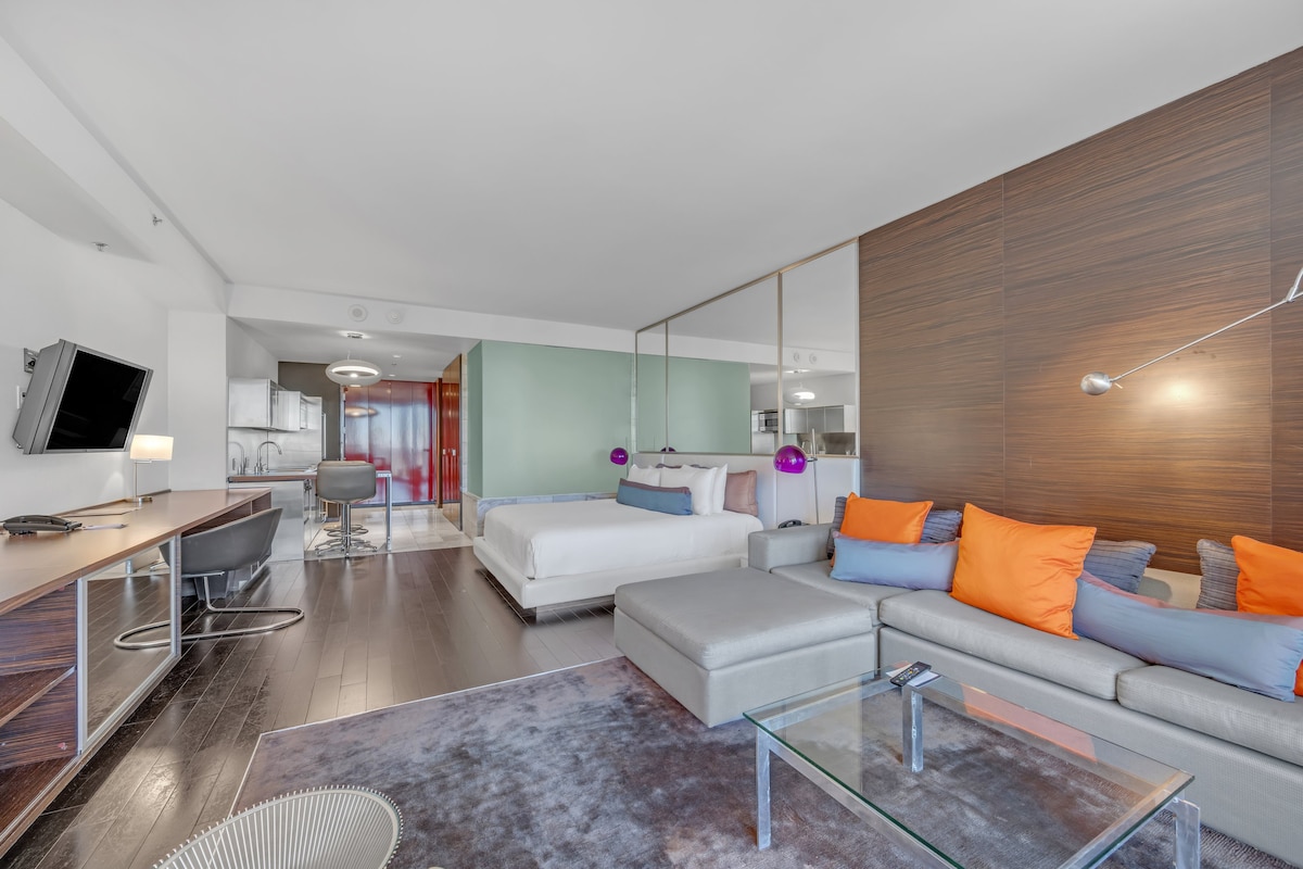 *38FL Luxury* Strip View | Balcony | Free Parking