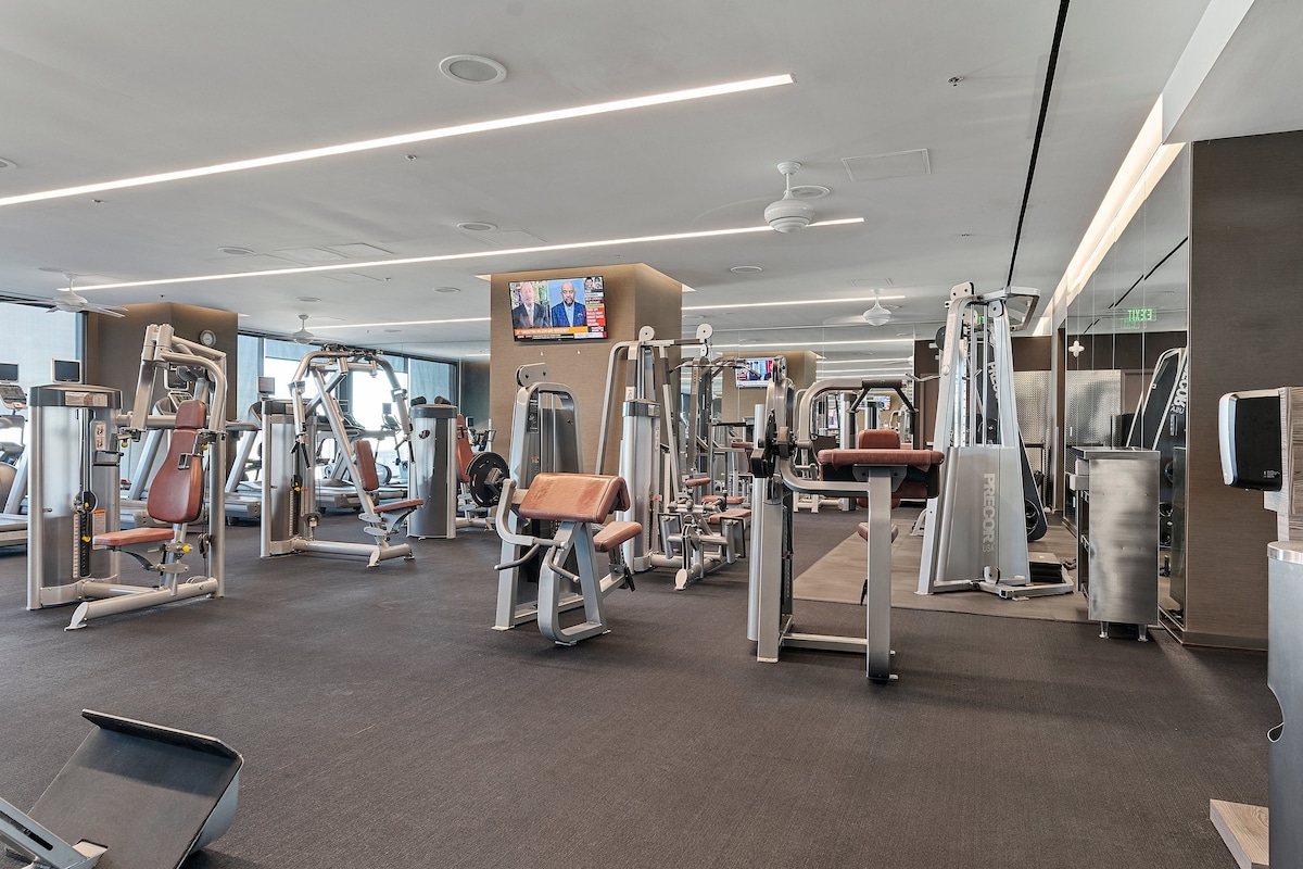 *38FL Luxury* Strip View | Balcony | Free Parking