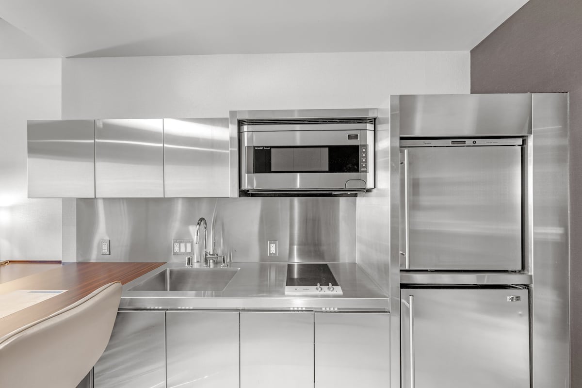 *38FL Luxury* Strip View | Balcony | Free Parking