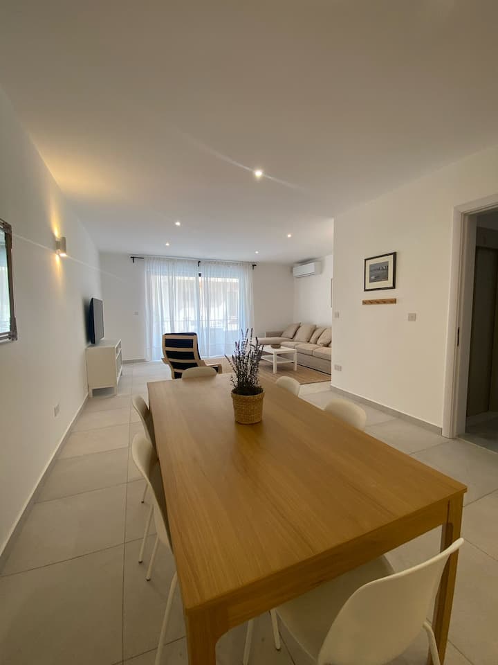 Swieqi Malaika New Apt 2 With Courtyard - Pembroke, Malta