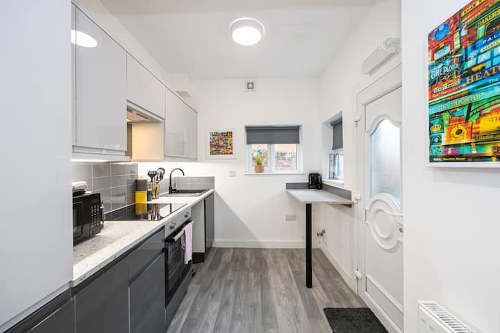 Private Ensuite Rooms W/ Kitchen Access - Mánchester