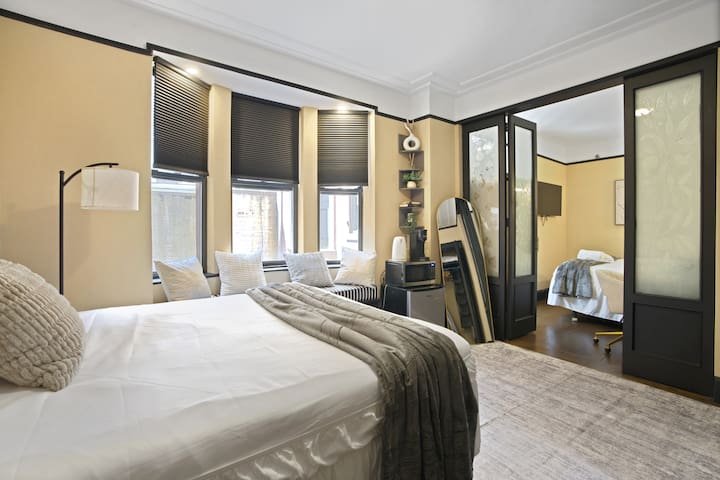 Chic Two Bedroom Apartment at the Mansfield