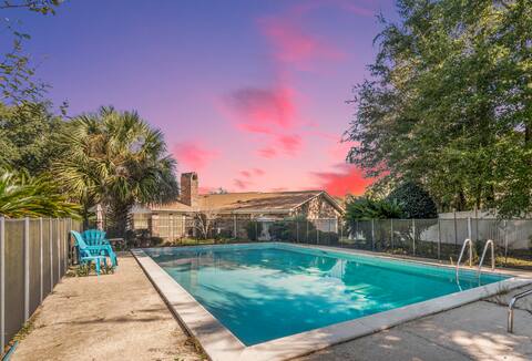 Pleasant Pool | 5 min to airport | 25 min to beach
