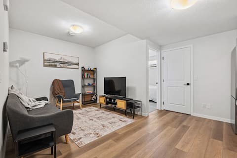 Successful Airbnb property: Modern 1BR Suite | Full Kitchen | Near Airport in Livingston
