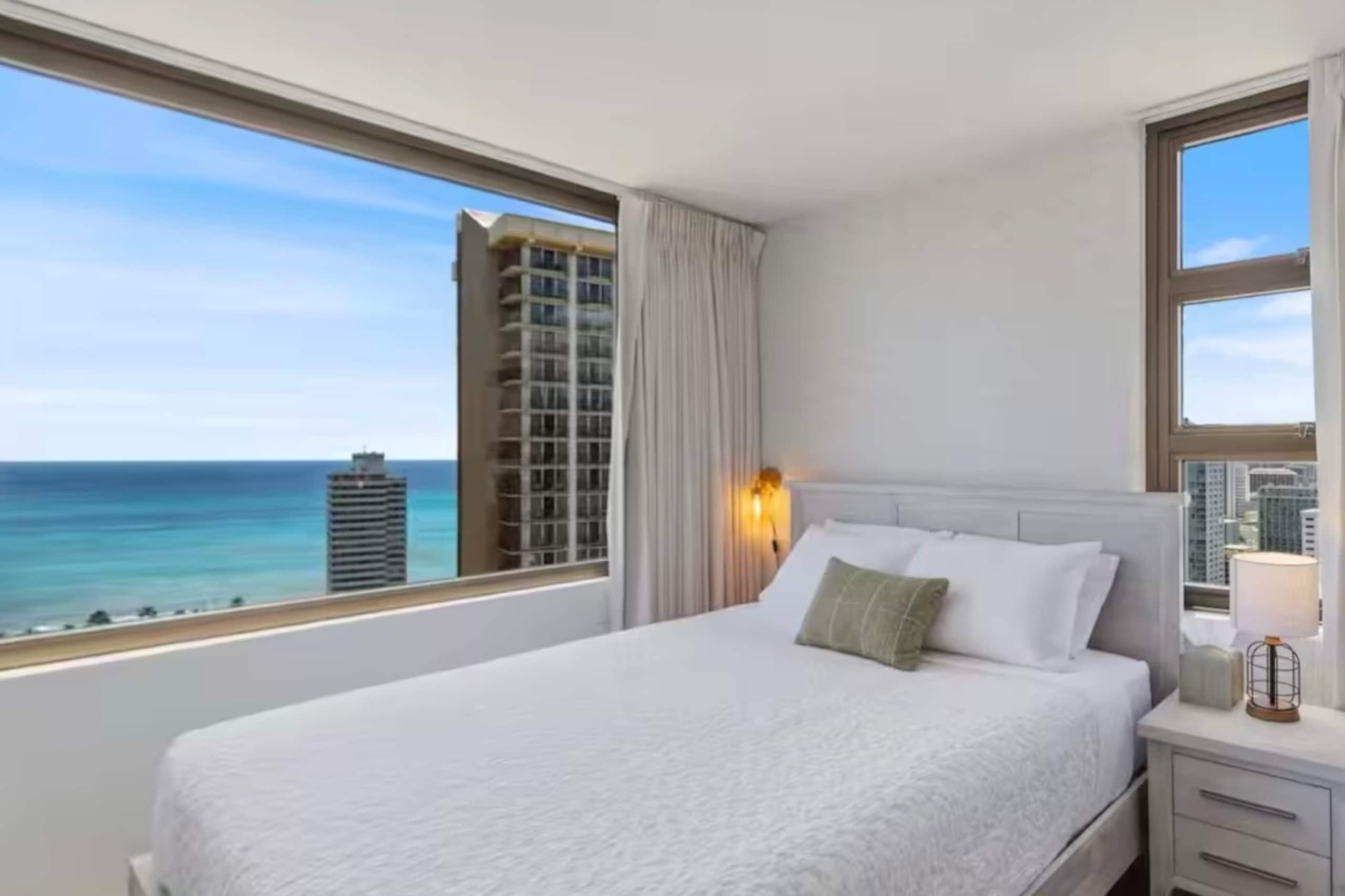 30FL-Stunning Ocean View Renovated 1BR w/Parking! - Image 11