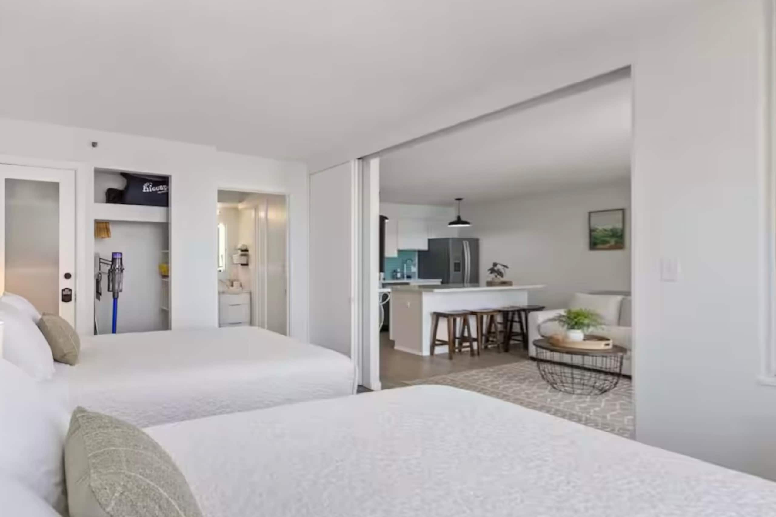 30FL-Stunning Ocean View Renovated 1BR w/Parking! - Image 8