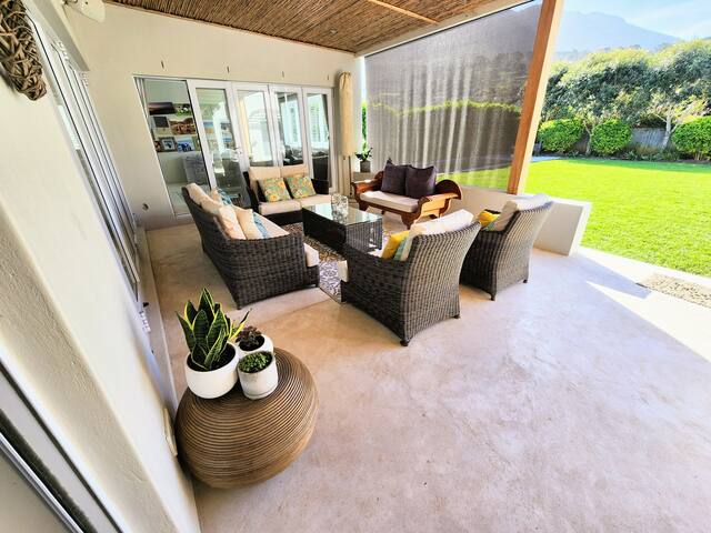 At the end of the street – 39 Oak, Noordhoek gallery image 5