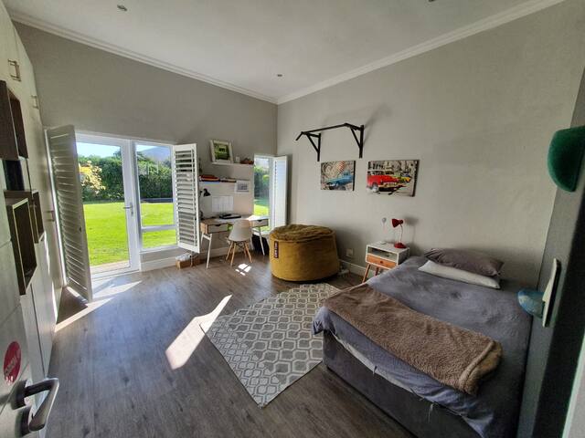 At the end of the street – 39 Oak, Noordhoek gallery image 3