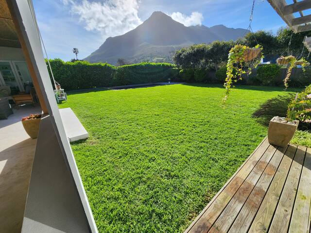 At the end of the street – 39 Oak, Noordhoek gallery image 2