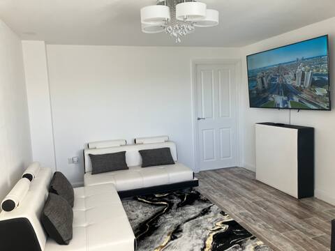 Popular Airbnb listing: Sheffield Boutique Cosy 3-bed Home in Rotherham