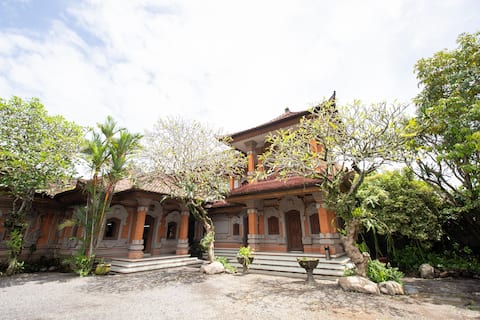 Gallery House at Semadi Living