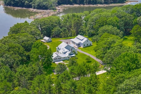 Serene Luxury Coastal Retreat