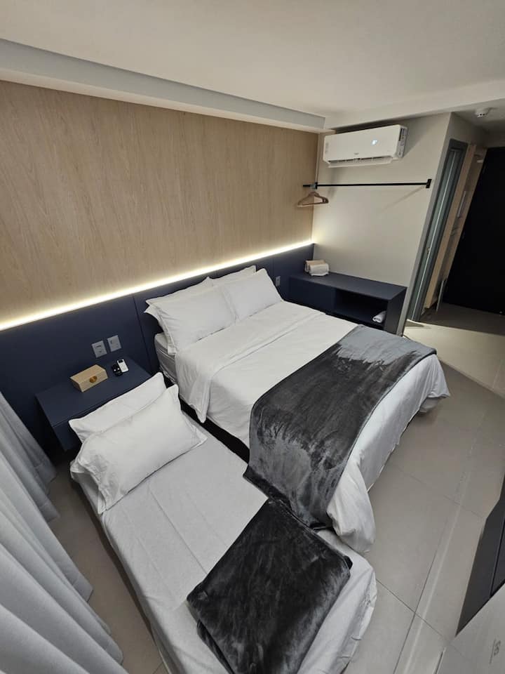 Cama de la casa y cama auxiliar individual.