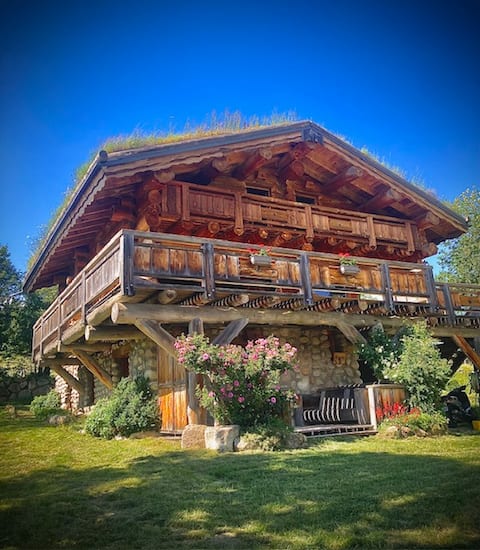 Beautiful wooden chalet for 16 people at 1600 m