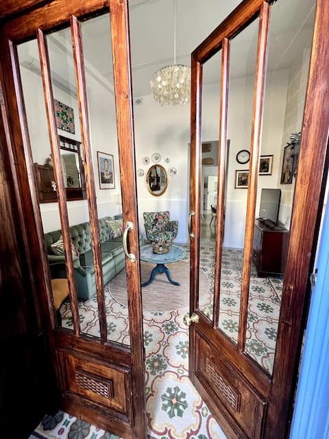 Central Apartment Near Valletta - Couples Getaway!