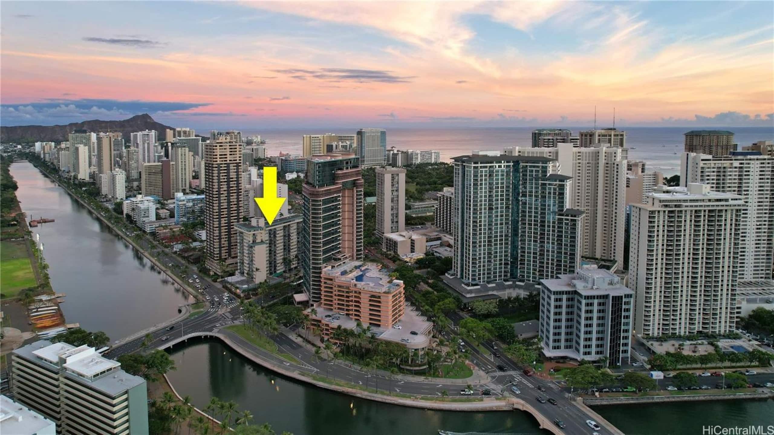 2BR Waikiki Condo • Ocean & City Views+Parking - Image 21