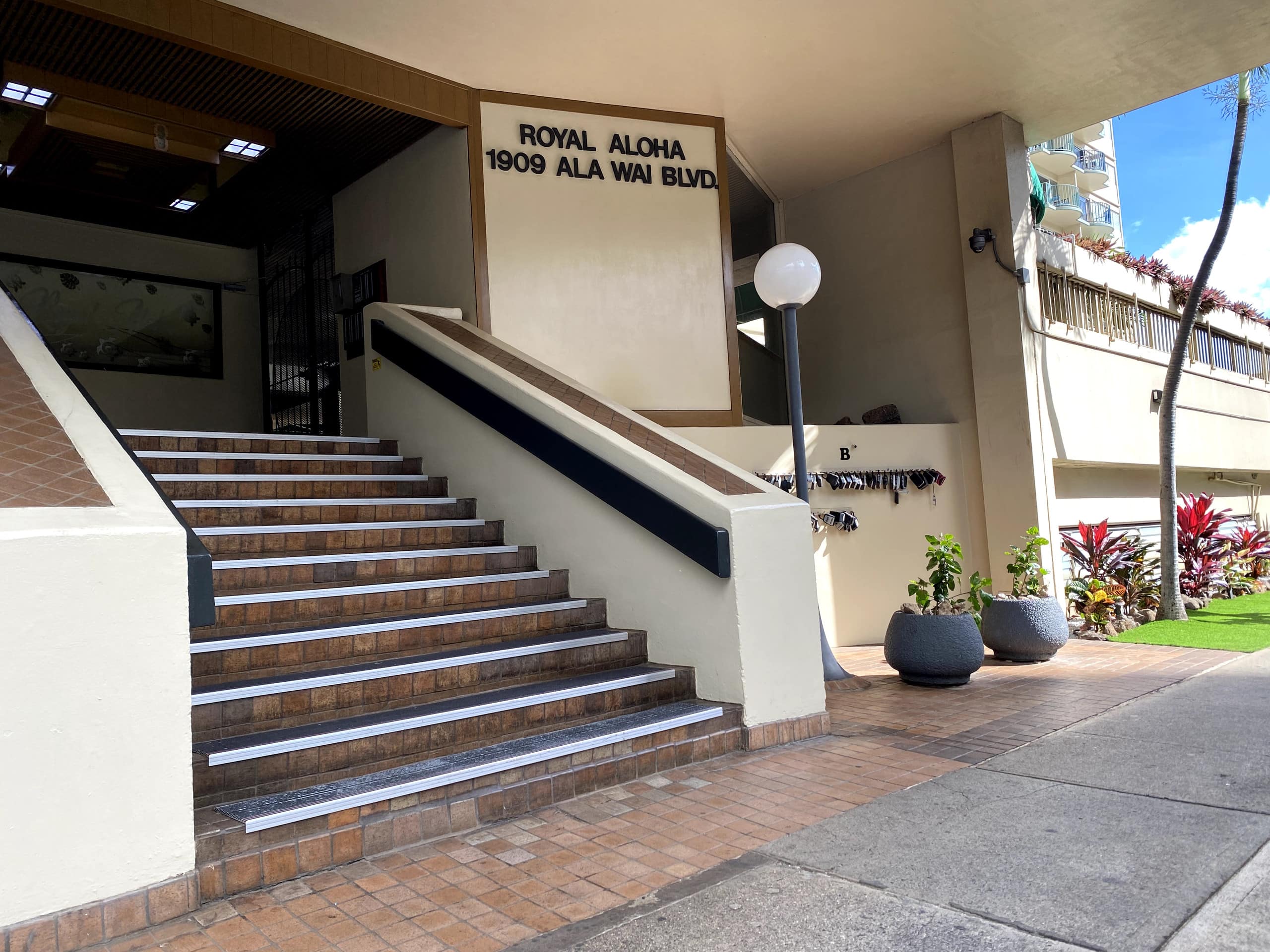 2BR Waikiki Condo • Ocean & City Views+Parking - Image 28