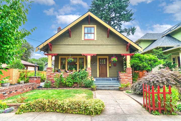 Bike’N’Roll Craftsman + 2 Free Bikes for Your Stay