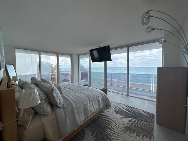 Luxury Beachfront 2Bed OceanView gallery image 2