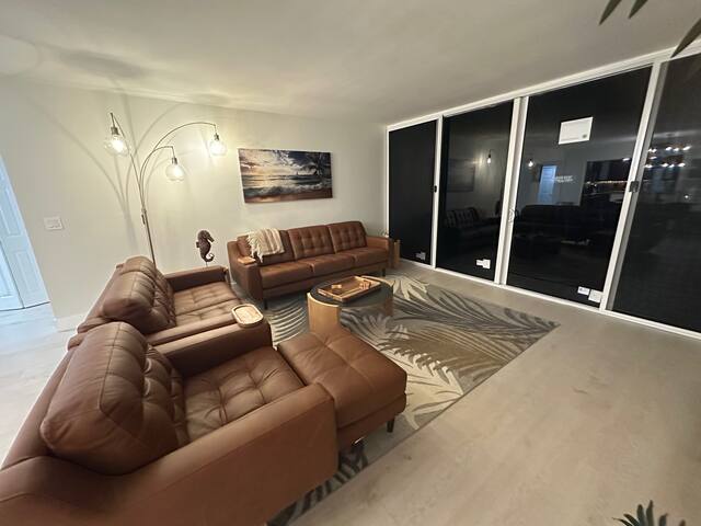 Luxury Beachfront 2Bed OceanView gallery image 4