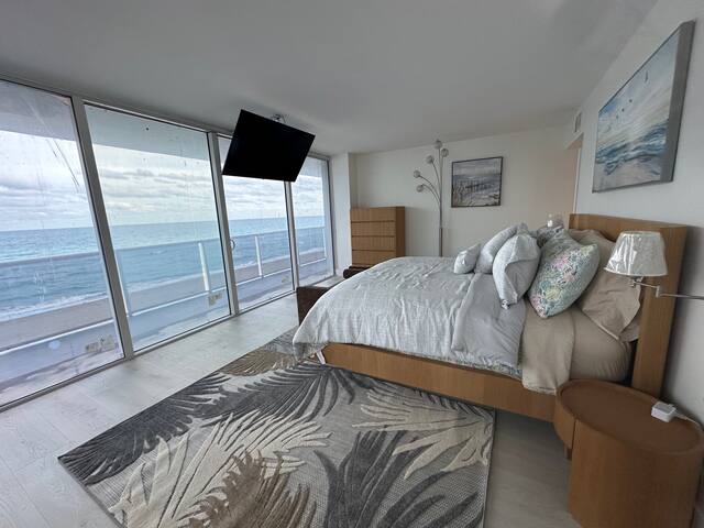 Luxury Beachfront 2Bed OceanView gallery image 3