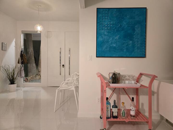 As Seen On Hgtv / Desert Flippers - The Pink Door - パーム・スプリングス, CA
