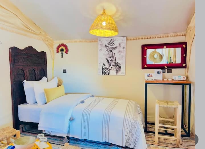 Váš domov uprostred Sahary, miesto, kde zažijete kúzlo oblohy a dún, to sú skutočné sny pre vás, habibii, príďte sem 