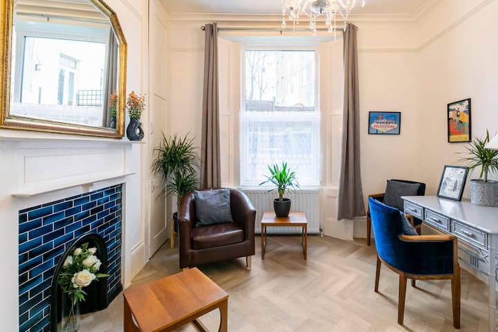 4 Bed Home 3 Mins From Sandy Beach + Parking - Folkestone
