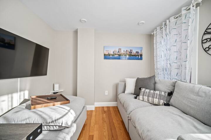 Lux 2nd floor 3brm/1bath