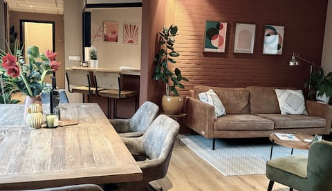 Spacious guesthouse near dunes, beach, and cities