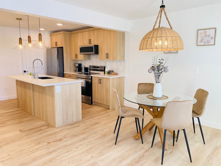 New 3br Home W/ac Sw 15mins Airport & Wem - Edmonton, Canada