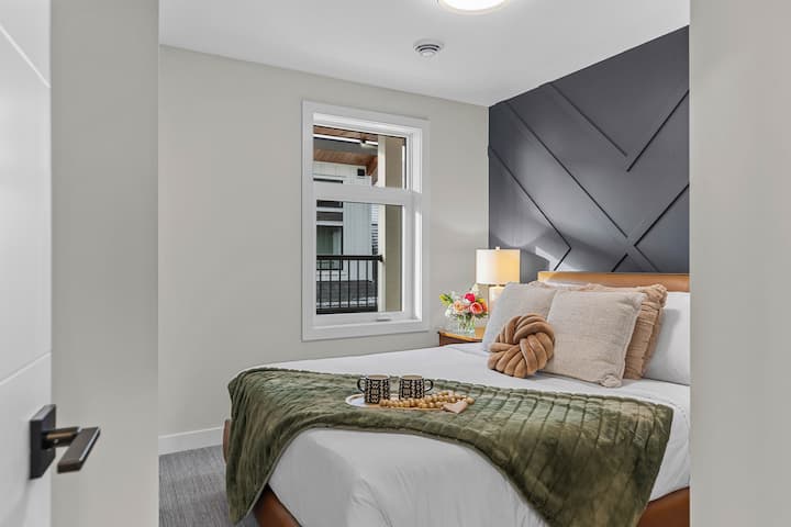 Përjeto një pushim nate në krevatin dopio "queen" dhe përgatitu për një ditë tjetër aventure dhe eksplorimi!