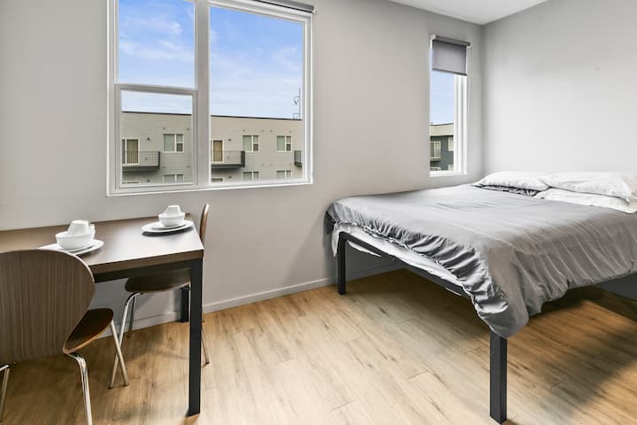 Private And Friendly | Studio Apt | Fitness Center - Omaha