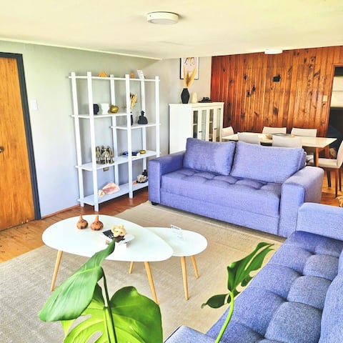 Top performing Airbnb: Oceanfront House in condominium /8P in El Quisco
