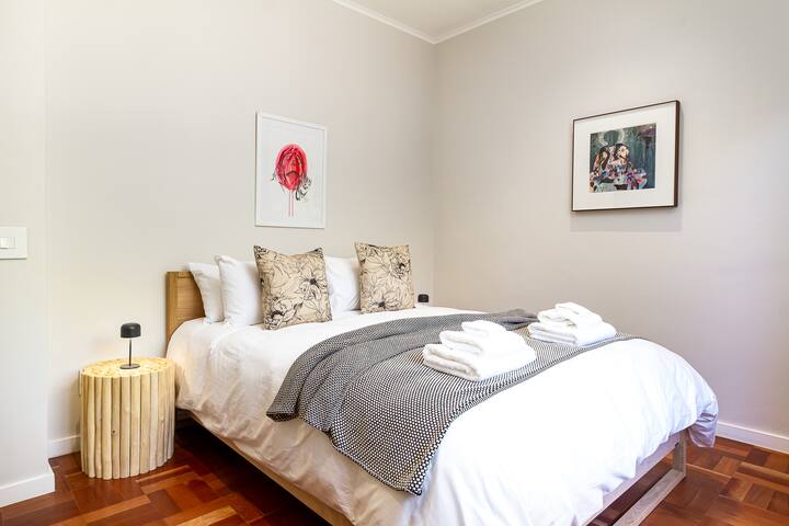 NEW: Luxurious Art Filled Apartment in Camps Bay gallery image 5
