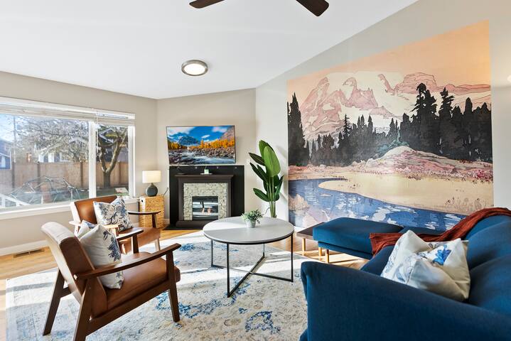 Modern 4BD home in Ballard with A/C, pet-friendly gallery image 2