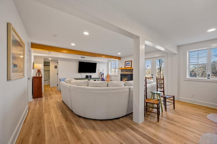 Gentle Winds Lake Front Retreat - Lake Lure, NC