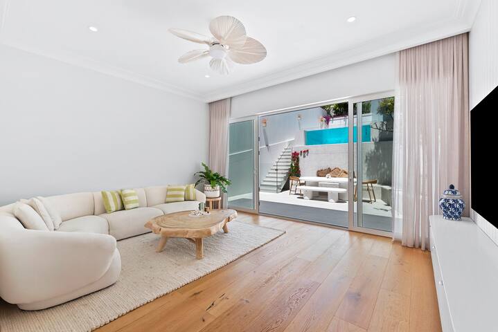 Clovelly Coastal Charm gallery image 3