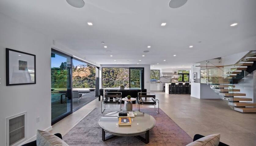 Hollywood Glamour Modern gallery image 4