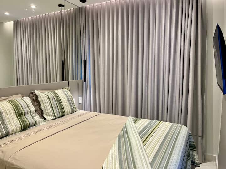 Tête de lit en miroir pour une plus grande largeur de pièce (lit queen size)