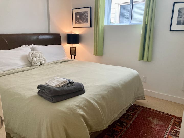 Kitanda aina ya King - Godoro la Misimu Minne