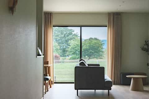 New building | Entire building | Maximum 6 people | 6 beds | 85 ㎡ luxury space | Next to roadside st