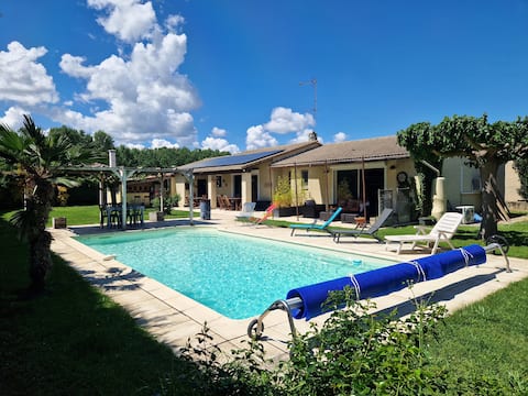 APAYA - Family house with pool in Provence