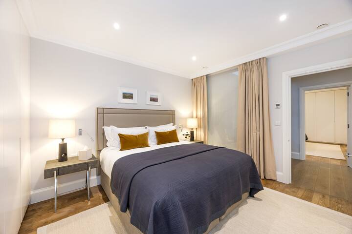 Four-Bedroom Flat Knightsbridge gallery image 4