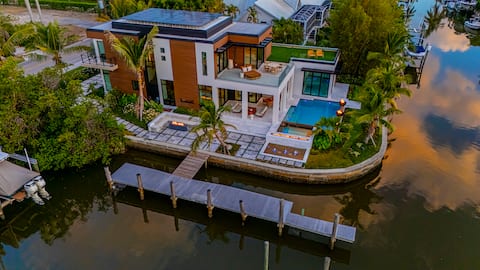New Lux Waterfront Home- Walk to 5th Ave