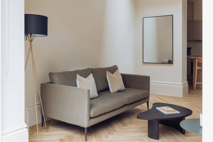 Fivem West Hampstead - Two Bedroom Apartment - Londra