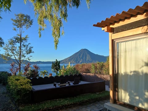 Lakefront eco-house Casa Jazmin GT