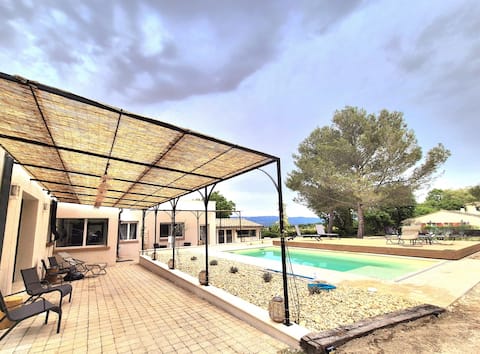 Villa l'Estef: pool, petanque – 10 travelers