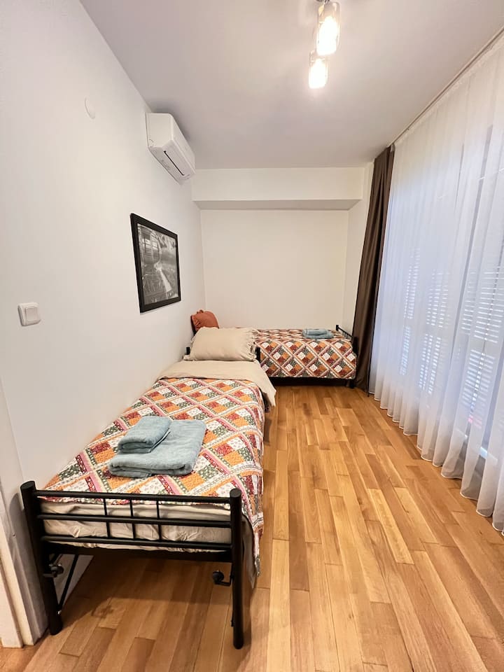 2nd Bedroom - When two single beds 90x200 cm and 80x200 cm are combined, it can be 170x200 cm double.