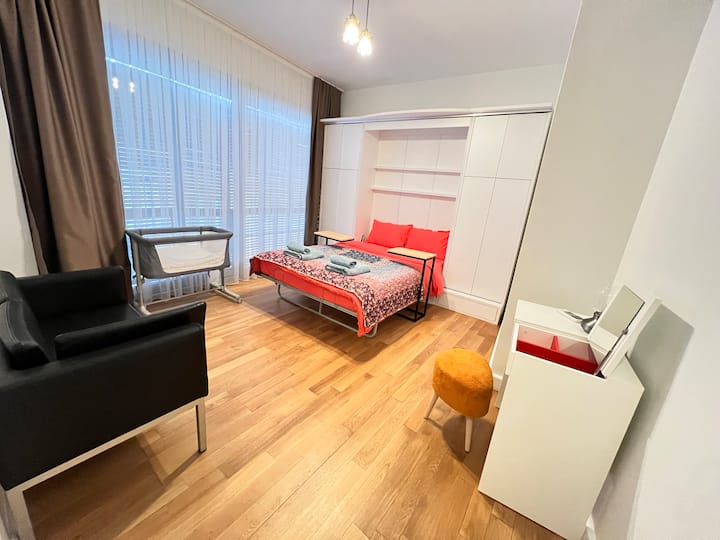 Master Bedroom - 160x200 cm